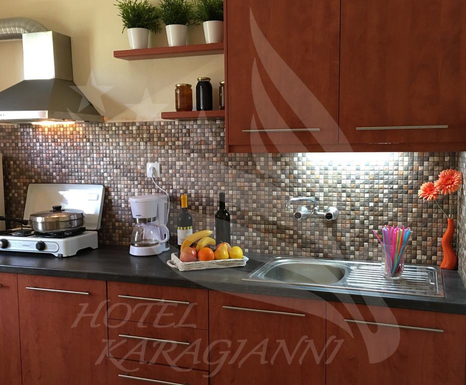 Karagianni 3*